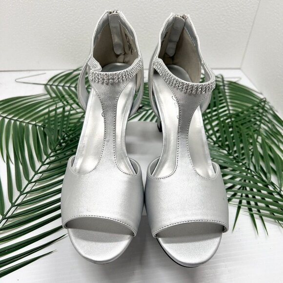 Easy Street Flash Silver Satin Open Toe Heeled Dress Sandals Size 9.5 WW NWB - Picture 2 of 14